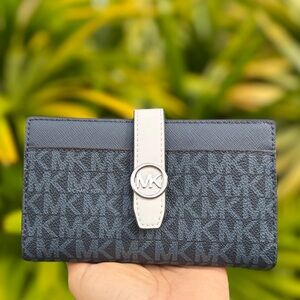 Michael Kors Greenwich Jet Set Navy and White Logo Wallet
